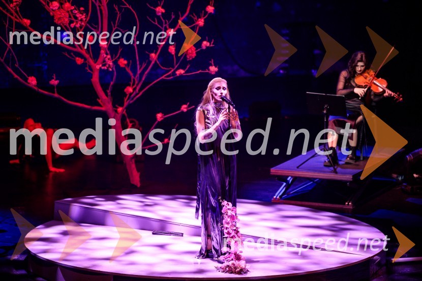  Sara Briški Cirman - Raiven, pevka, harfistkaRaiven s koncertom v Cankarjevem domu obeležila 10 let delovanja