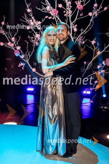  Sara Briški Cirman - Raiven, pevka, harfistka;  Gregor Ravnik, pevecRaiven s koncertom v Cankarjevem domu obeležila 10 let delovanja