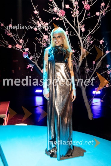  Sara Briški Cirman - Raiven, pevka, harfistkaRaiven s koncertom v Cankarjevem domu obeležila 10 let delovanja