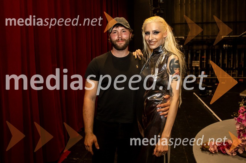  ... ;  Sara Briški Cirman - Raiven, pevka, harfistkaRaiven s koncertom v Cankarjevem domu obeležila 10 let delovanja