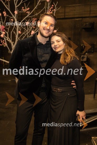  Gregor Ravnik, pevec;  ... Raiven s koncertom v Cankarjevem domu obeležila 10 let delovanja