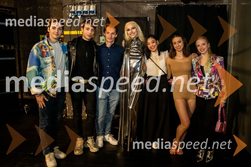  ... ;  Filippo Jorio, baletni solist, SNG Opera in balet Ljubljana ;  Lukas Bareman, baletni plesalec;  Sara Briški Cirman - Raiven, pevka, harfistka;  Marin Ino, balerina;  ... ;  ... Raiven s koncertom v Cankarjevem domu obeležila 10 let delovanja