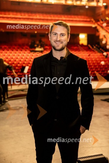  Gregor Ravnik, pevecRaiven s koncertom v Cankarjevem domu obeležila 10 let delovanja