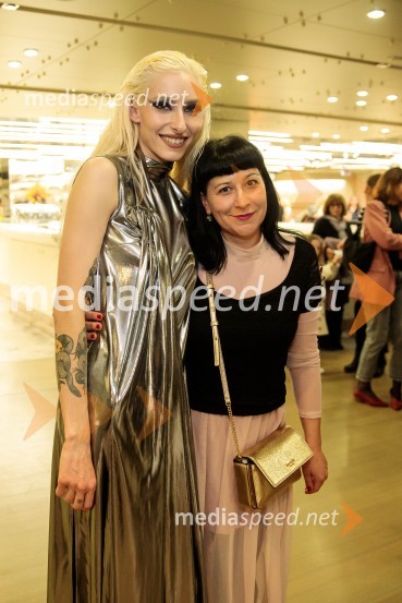  Sara Briški Cirman - Raiven, pevka, harfistka;  Aja Kobe, igralkaRaiven s koncertom v Cankarjevem domu obeležila 10 let delovanja