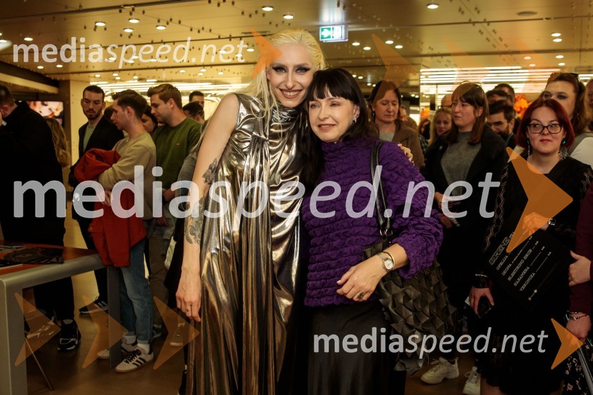  Sara Briški Cirman - Raiven, pevka, harfistka;  ... Raiven s koncertom v Cankarjevem domu obeležila 10 let delovanja