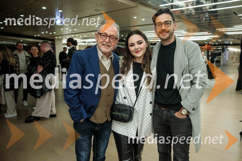  Tomaž Kozlevčar, vokalist;  ... ;  ... Raiven s koncertom v Cankarjevem domu obeležila 10 let delovanja