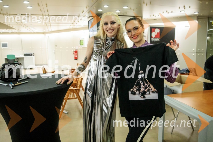  Sara Briški Cirman - Raiven, pevka, harfistka;  Alenka Košir, športnica, manekenka, blogerkaRaiven s koncertom v Cankarjevem domu obeležila 10 let delovanja