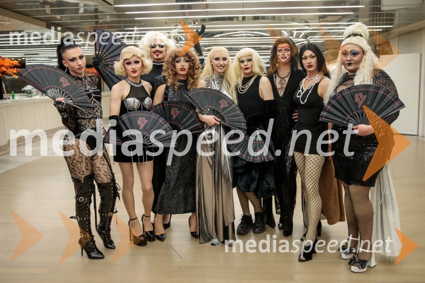  ... ;  ... ;  ... ;  ... ;  Sara Briški Cirman - Raiven, pevka, harfistka;  ... ;  ... ;  ... ;  ... Raiven s koncertom v Cankarjevem domu obeležila 10 let delovanja