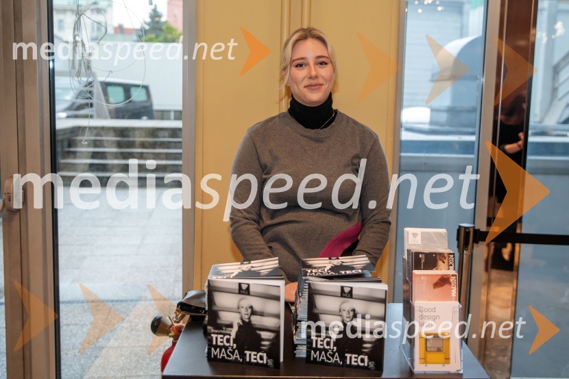 Premiera drame Teci, Maša, teci v MGL