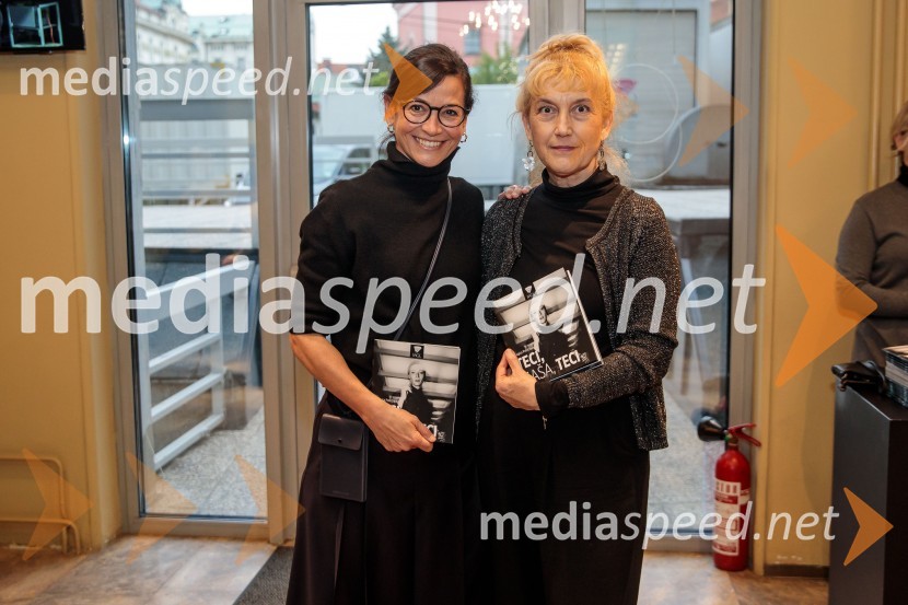  Simona  Belle, služba za stike z javnostmi MGL;  Barbara Hieng Samobor, direktorica in umetniška vodja MGLPremiera drame Teci, Maša, teci v MGL