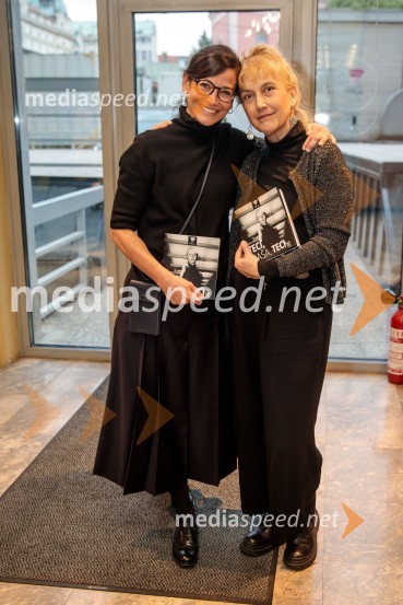  Simona  Belle, služba za stike z javnostmi MGL;  Barbara Hieng Samobor, direktorica in umetniška vodja MGLPremiera drame Teci, Maša, teci v MGL