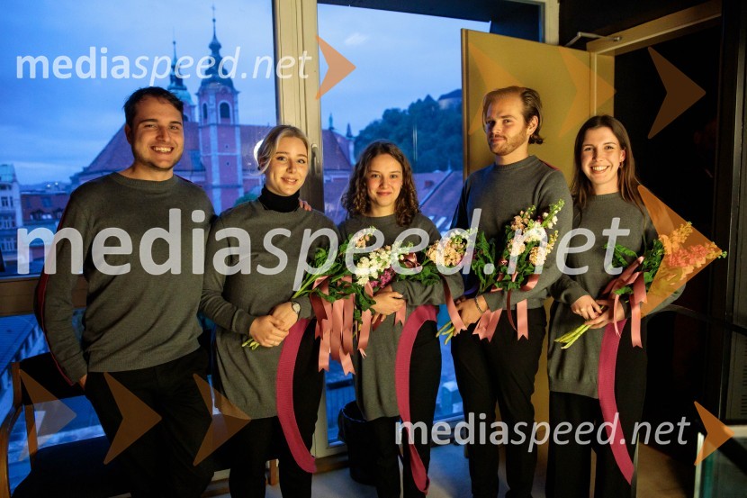 Premiera drame Teci, Maša, teci v MGL