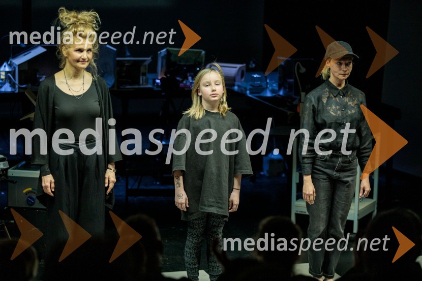  Tanja Dimitrievska, igralka;  Čarna Košir;  Viktorija Bencik Emeršič, igralkaPremiera drame Teci, Maša, teci v MGL