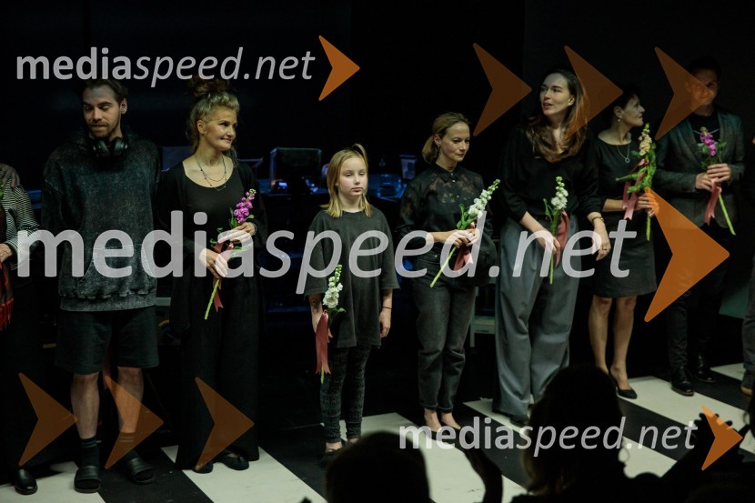  Tanja Dimitrievska, igralka;  Čarna Košir;  Viktorija Bencik Emeršič, igralka;  Nina Šorak, dramaturginja in režiserkaPremiera drame Teci, Maša, teci v MGL