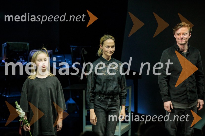  Čarna Košir;  Viktorija Bencik Emeršič, igralka;  Jure Rajšp, igralecPremiera drame Teci, Maša, teci v MGL