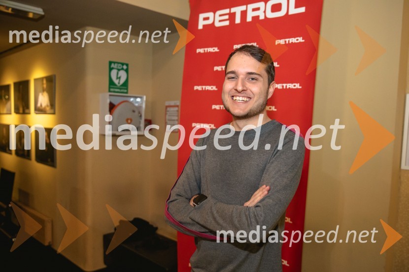 Premiera drame Teci, Maša, teci v MGL