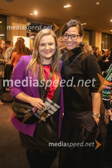  Alma Rahne, novinarka;  Simona  Belle, služba za stike z javnostmi MGLPremiera drame Teci, Maša, teci v MGL