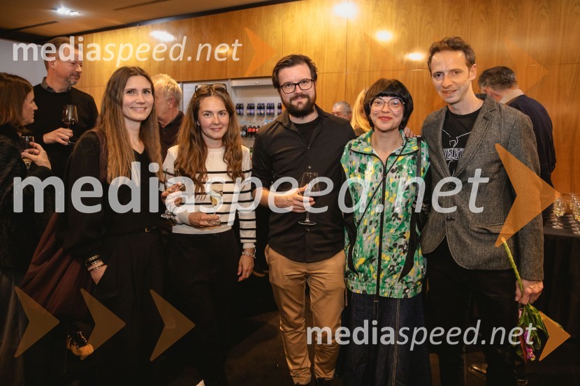  ... ;  ... ;  ... ;  Tina Pavlović, kostumografinja;  Laren  Polič Zdravič, glasbenik in igralecPremiera drame Teci, Maša, teci v MGL