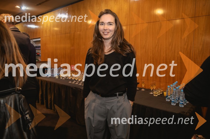  Nina Šorak, dramaturginja in režiserkaPremiera drame Teci, Maša, teci v MGL