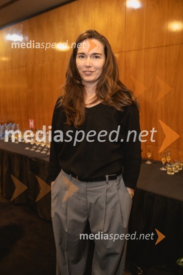  Nina Šorak, dramaturginja in režiserkaPremiera drame Teci, Maša, teci v MGL