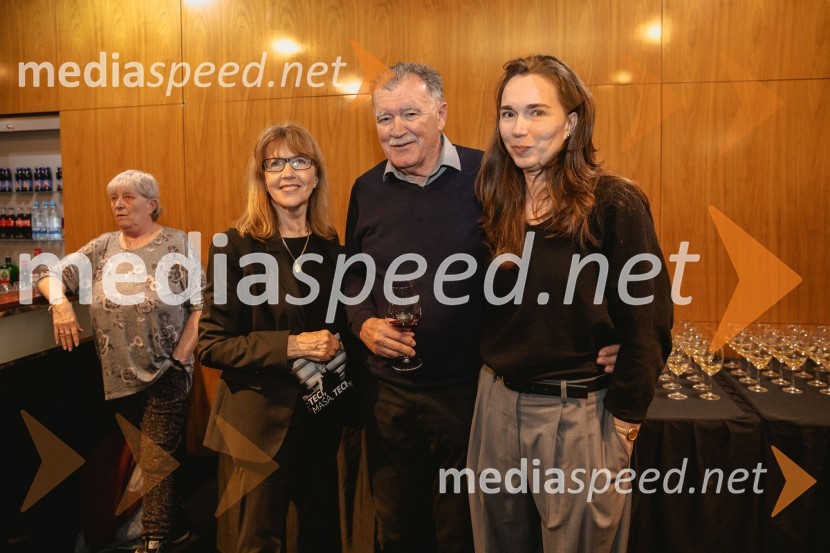  ... ;  ... ;  Nina Šorak, dramaturginja in režiserkaPremiera drame Teci, Maša, teci v MGL