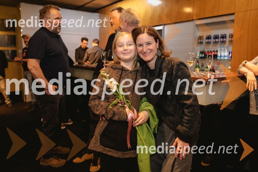  Čarna Košir;  ... Premiera drame Teci, Maša, teci v MGL