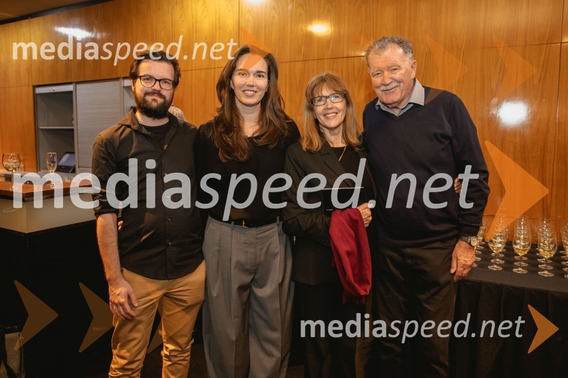  ... ;  Nina Šorak, dramaturginja in režiserka;  ... ;  Tin Grabnar, režiserPremiera drame Teci, Maša, teci v MGL