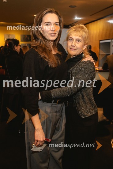  Nina Šorak, dramaturginja in režiserka;  Barbara Hieng Samobor, direktorica in umetniška vodja MGLPremiera drame Teci, Maša, teci v MGL