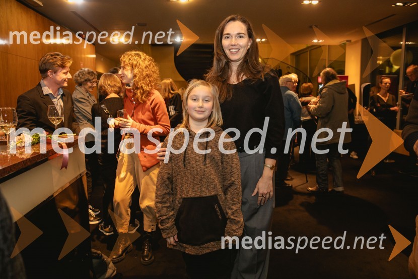  Čarna Košir;  Nina Šorak, dramaturginja in režiserkaPremiera drame Teci, Maša, teci v MGL