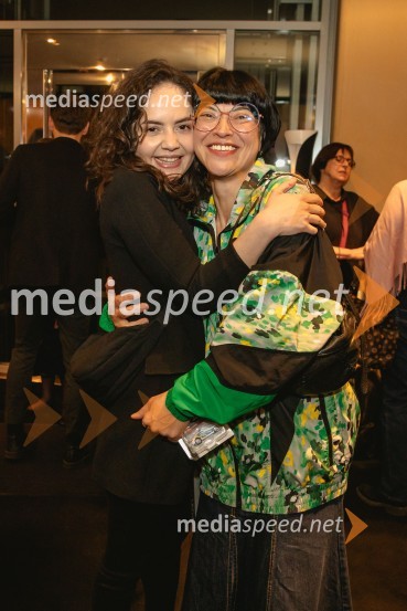  Lara Wolf Završnik, igralka;  Tina Pavlović, kostumografinjaPremiera drame Teci, Maša, teci v MGL