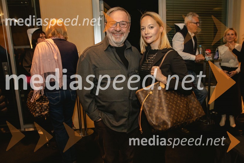  Bojan Emeršič, igralec;  Viktorija Bencik Emeršič, igralkaPremiera drame Teci, Maša, teci v MGL