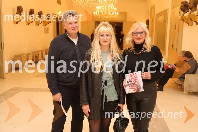  ... ;  Monika Milas, likovna oblikovalka;  ... Amadeus, premiera drame v SNG Maribor