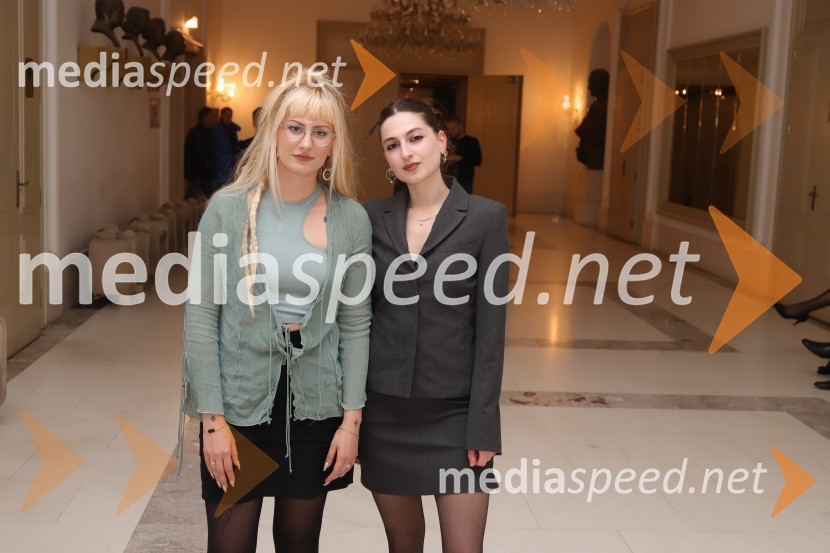  Mia Popovska, kostumografinja;  Monika Milas, likovna oblikovalkaAmadeus, premiera drame v SNG Maribor