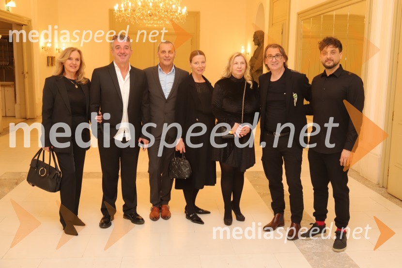  Danilo Rošker, direktor SNG Maribor;  Nataša Matjašec Rošker, igralka;  Natalija Popovski;  Aleksandar  Popovski, režiser, umetniški direktor Drame SNG Maribor;  Vanja Magić, scenografAmadeus, premiera drame v SNG Maribor