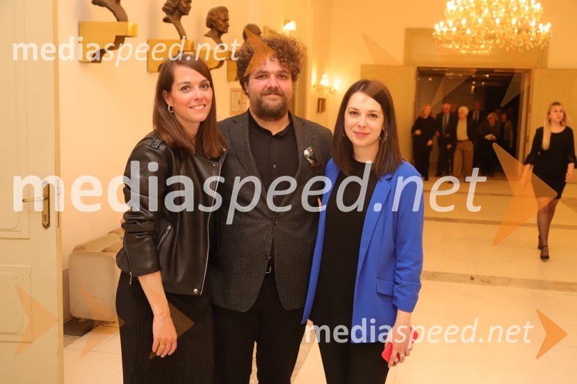  Špela Lešnik, producentka Drame SNG Maribor;  Luka Marcen, režiser;  Zala Koren,  urednica socialnih omrežij, SNG Maribor DramaAmadeus, premiera drame v SNG Maribor
