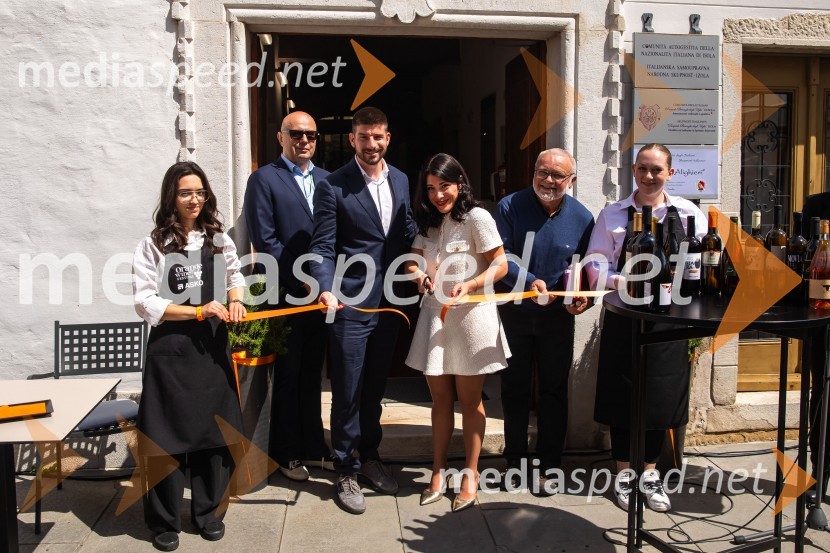  ... ;  Sašo Dravinec, organizator Orange wine Izola;  Matej Zaro, Zaro wines;  Vita Valenti;  Janez Kobal, duhovnik;  ... Orange Wine Festival Izola 2024