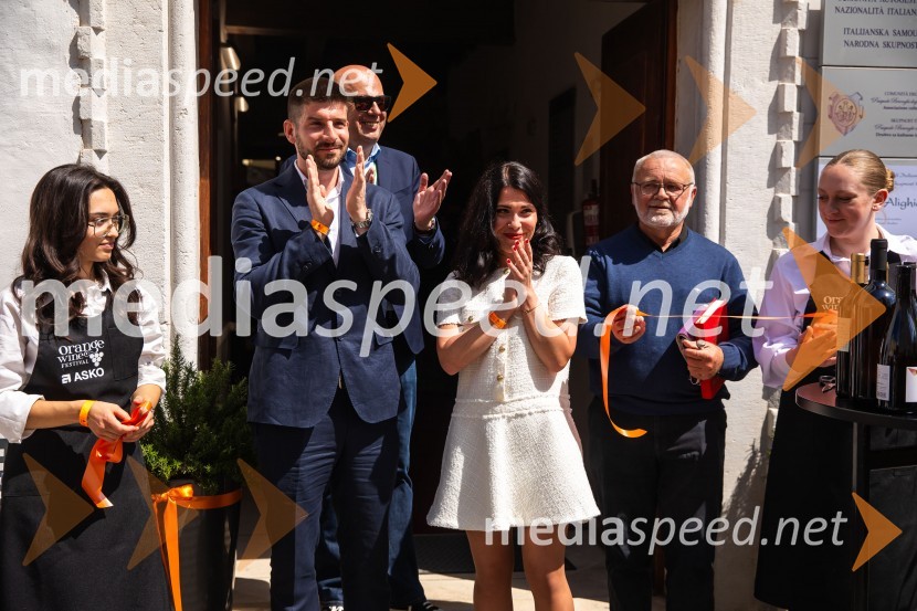  Matej Zaro, Zaro wines;  Sašo Dravinec, organizator Orange wine Izola;  Vita Valenti;  Janez Kobal, duhovnikOrange Wine Festival Izola 2024