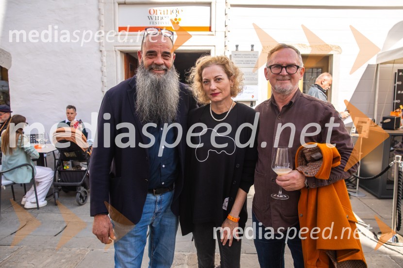  Jean-Michel Morel, Vinska klet Kabaj;  Hermina Kovačič, strokovnjakinja za komuniciranje;  Janez Bratovž,  kuharski mojster, JB RestavracijaOrange Wine Festival Izola 2024