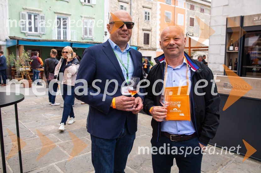  Sašo Dravinec, organizator Orange wine Izola;  Janez Janko Kodila, direktor Kodila d.o.o.Orange Wine Festival Izola 2024