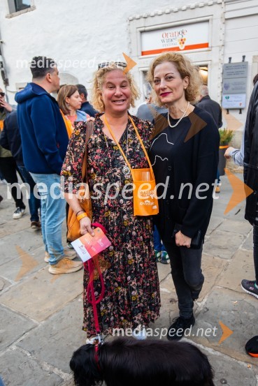  Ana Roš Stojan, kuharska mojstrica in najboljša chefinja na svetu po izboru akademije The World's 50 Best Restaurants ter direktorica Hiše Franko;  Hermina Kovačič, strokovnjakinja za komuniciranjeOrange Wine Festival Izola 2024