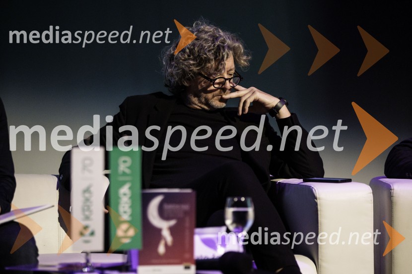  Renato Zanella, umetniški direktor ljubljanskega baletaNovinarska konferenca ob 2. mednarodnem festivalu Baletne noči