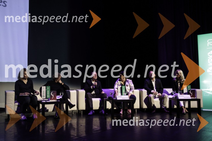  Anina Oblak, prevajalka;  Renato Zanella, umetniški direktor ljubljanskega baleta;  Staš Ravter, direktor SNG Opera in balet Ljubljana;  Uršula Cetinski, generalna direktorica, Cankarjev dom; mag. Aleš Drenik, vodja programa resne glasbe, opere in balet, Cankarjev dom;  Elvira Medved,  vodja Službe za odnose z javnostmi Krka d.d.Novinarska konferenca ob 2. mednarodnem festivalu Baletne noči