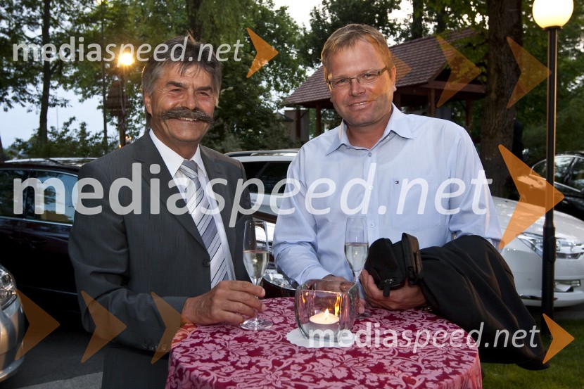 ... in Marko Škriba, direktor znamke Volkswagen pri Porsche Slovenija d.o.o.Poslovni avto leta 2009, podelitev priznanj