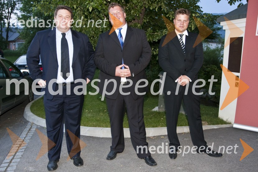 Peter Frankl, direktor in odgovorni urednik časnika Finance, Miloš Milač, urednik avtomobilizma pri časniku Finance ter vodja projekta Poslovni avto leta 2009 in Anže Jamnik, član novinarske komisije 	 
	Poslovni avto leta 2009, podelitev priznanj