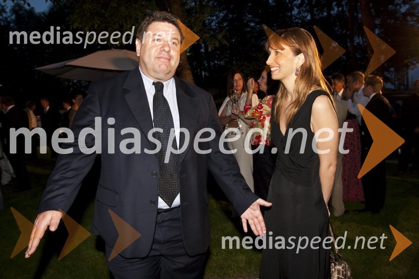 Peter Frankl, direktor in odgovorni urednik časnika Finance in Tatjana Pogačnik, vodja Poslovne akademije FinancePoslovni avto leta 2009, podelitev priznanj