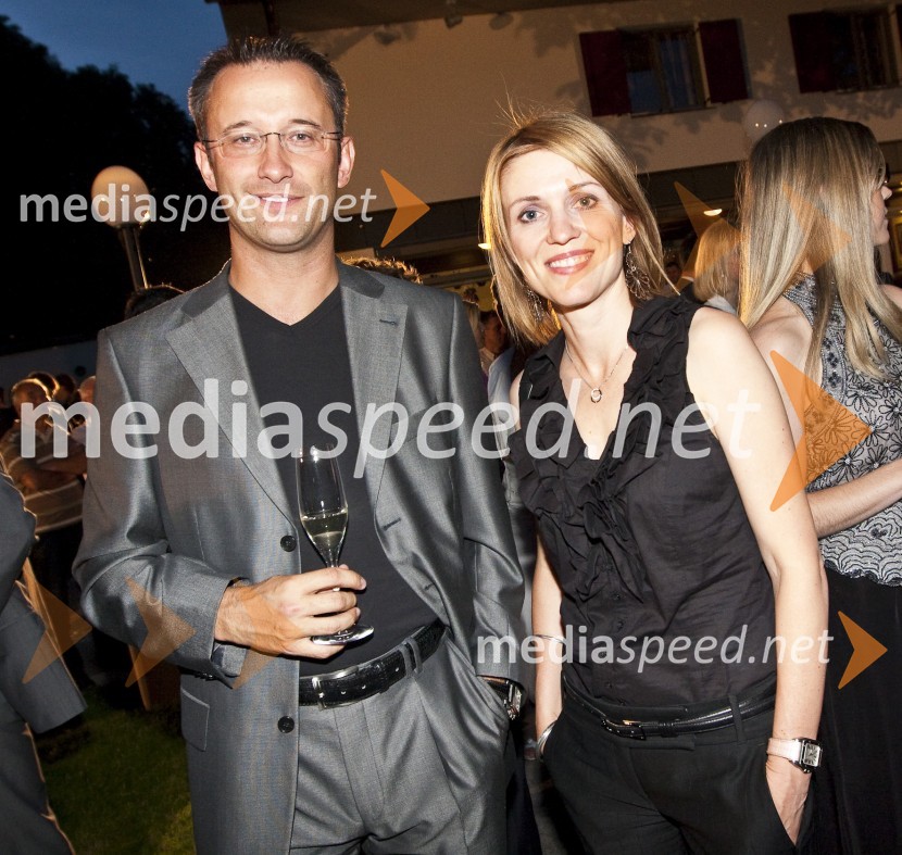 Darko Horvat, direktor programa Audi pri Porsche Slovenija d.o.o. in Barbara Uranjek, direktorica marketinga BMW SlovenijaPoslovni avto leta 2009, podelitev priznanj