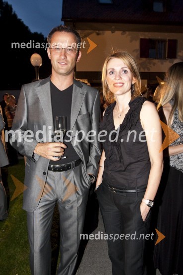 Darko Horvat, direktor programa Audi pri Porsche Slovenija d.o.o. in Barbara Uranjek, direktorica marketinga BMW SlovenijaPoslovni avto leta 2009, podelitev priznanj