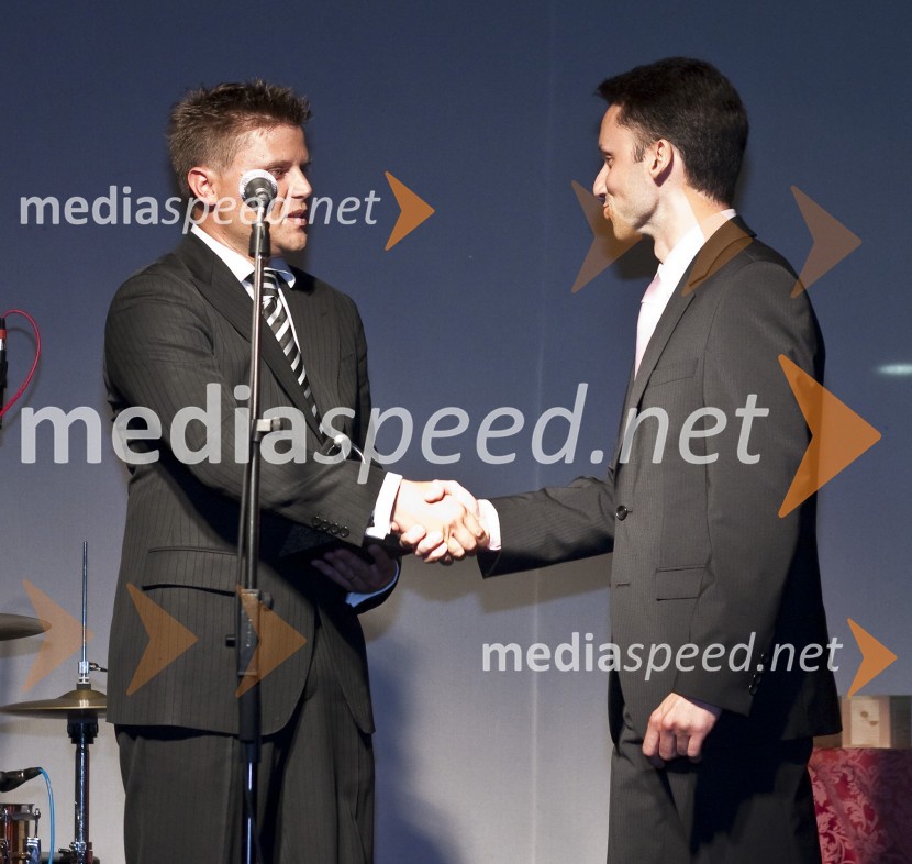 Anže Jamnik, član novinarske komisije in David Jurič, generalni direktor Summit MotorsPoslovni avto leta 2009, podelitev priznanj