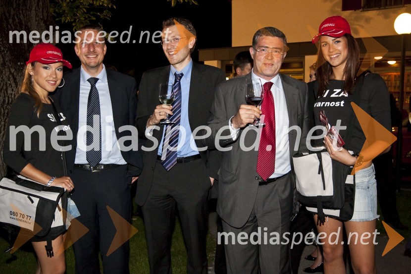 Katarina Jurkovič, hostesa, Gregor Pilgram, predsednik uprave Generali Zavarovalnica, ..., Michele Cirieco, predsednik uprave Generali Zavarovalnica Hrvaška in Brina Knaus, hostesaPoslovni avto leta 2009, podelitev priznanj