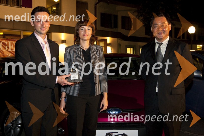 David Jurič, generalni direktor Summit Motors, Katja Hvala, odnosi z javnostmi pri Summit Motors Ljubljana in Masahiro Tajima, izvršni direktor Summit MotorsPoslovni avto leta 2009, podelitev priznanj